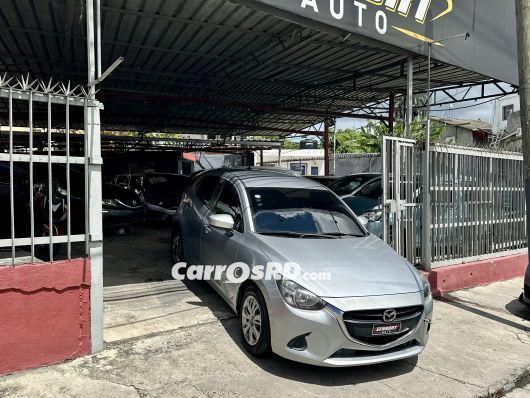 Mazda Demio Carros en venta