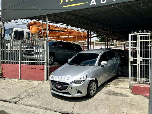 Mazda Demio Carros en venta