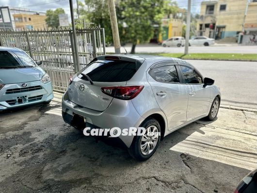 Mazda Demio Carros en venta