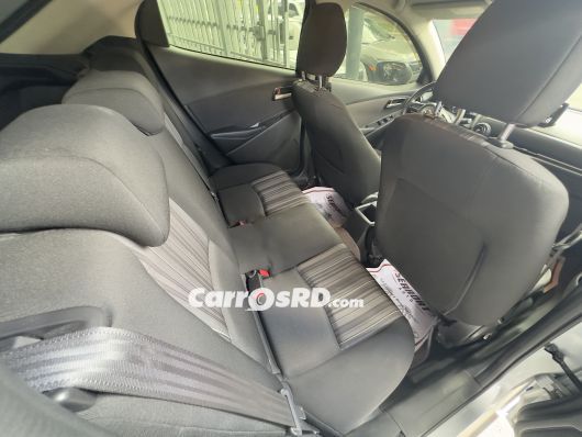 Mazda Demio Carros en venta