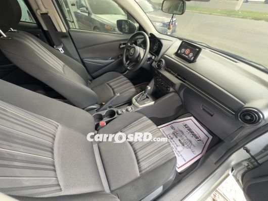 Mazda Demio Carros en venta