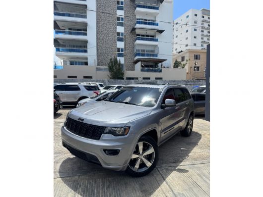 Jeep Grand Cherokee Altitude en venta