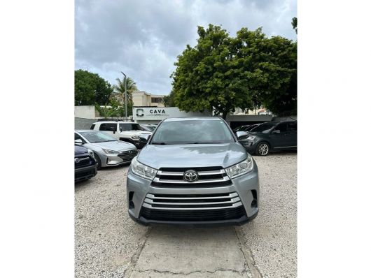 Toyota Highlander LE en venta