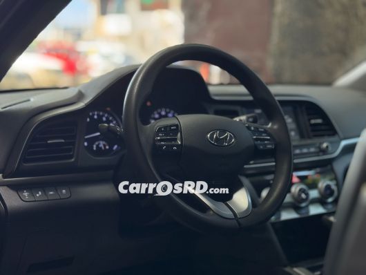 Hyundai Elantra Carros en venta