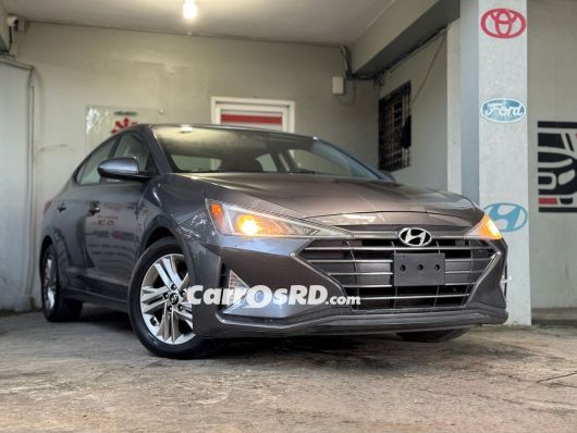 Hyundai Elantra Carros en venta