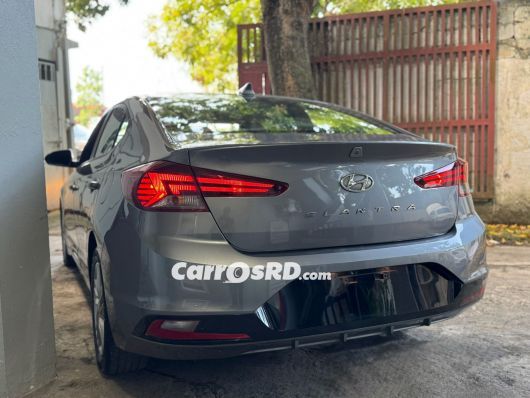 Hyundai Elantra Carros en venta
