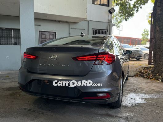 Hyundai Elantra Carros en venta