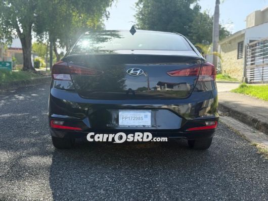 Hyundai Elantra Carros en venta