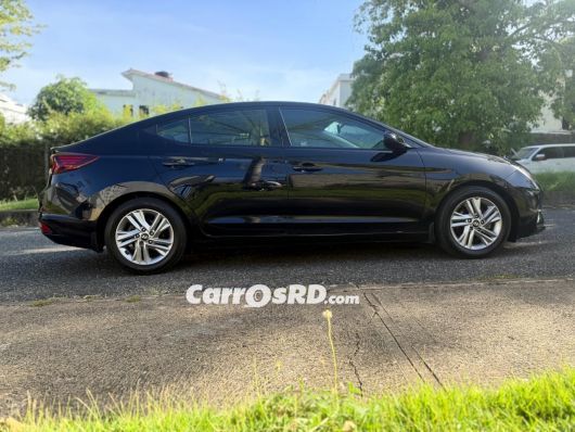 Hyundai Elantra Carros en venta