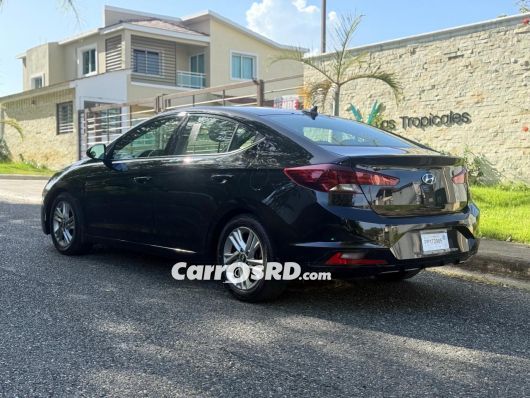 Hyundai Elantra Carros en venta