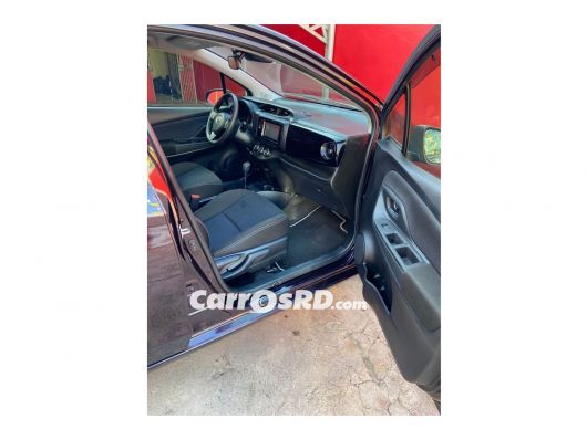 Toyota Vitz Carros en venta