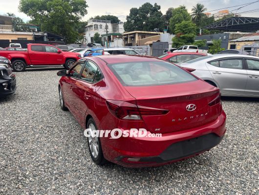 Hyundai Elantra Carros en venta