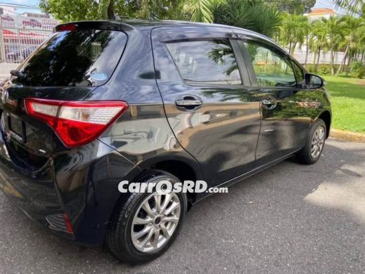 Toyota Vitz Carros en venta
