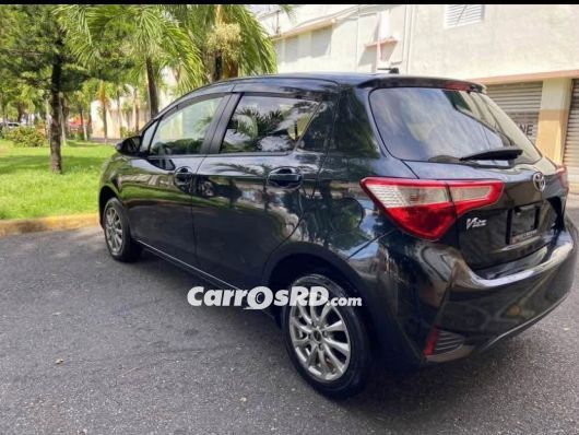 Toyota Vitz Carros en venta