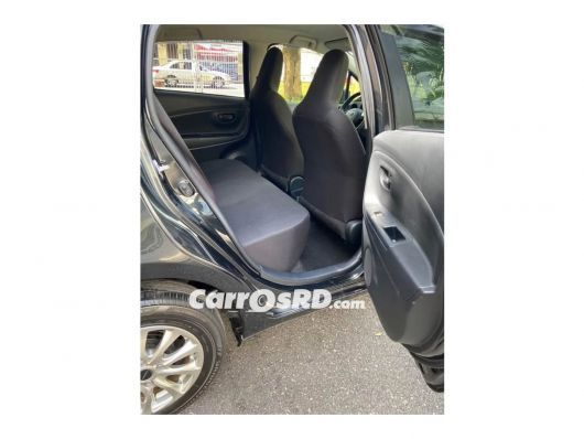Toyota Vitz Carros en venta