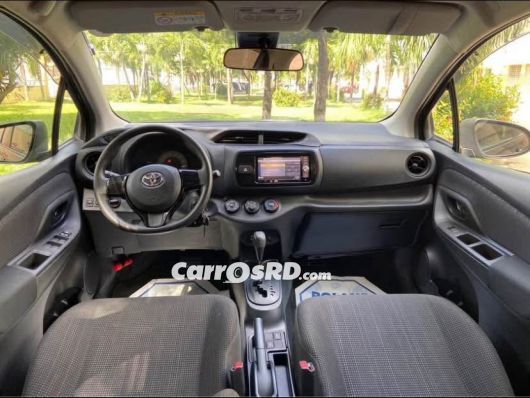 Toyota Vitz Carros en venta
