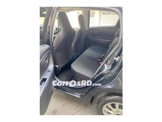 Toyota Vitz Carros en venta