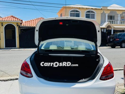 Mercedes-Benz Clase C Carros en venta