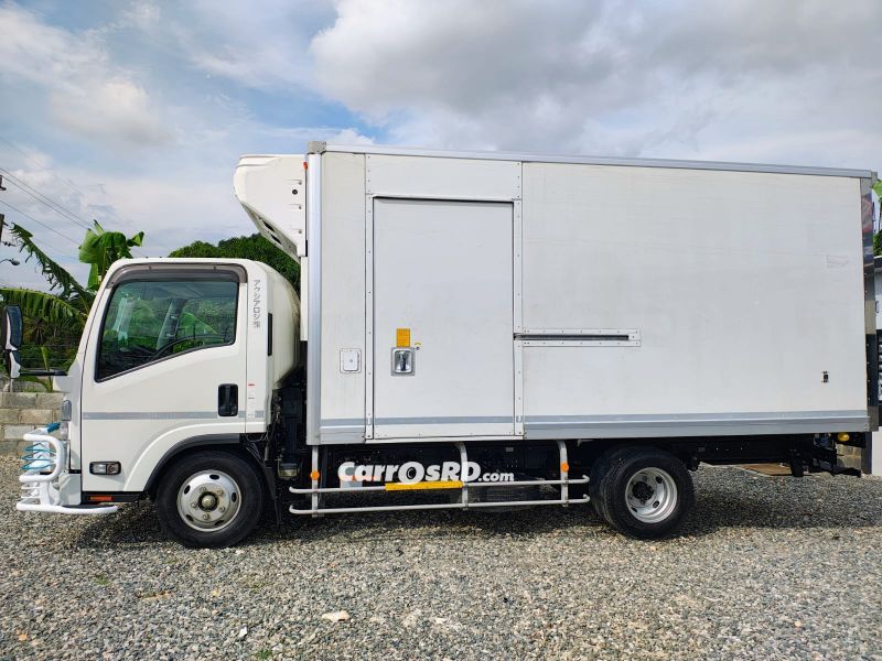 Isuzu