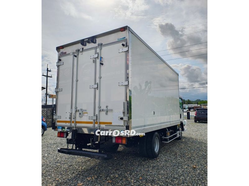 Isuzu