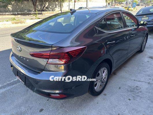 Hyundai Elantra Carros en venta