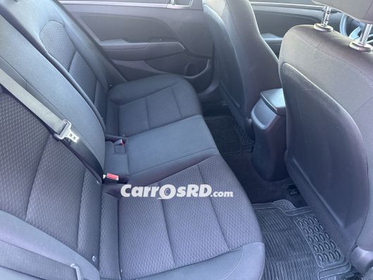 Hyundai Elantra Carros en venta