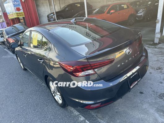 Hyundai Elantra Carros en venta