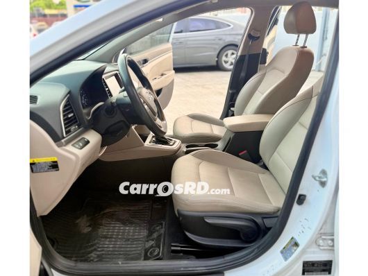 Hyundai Elantra Carros en venta