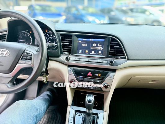 Hyundai Elantra Carros en venta