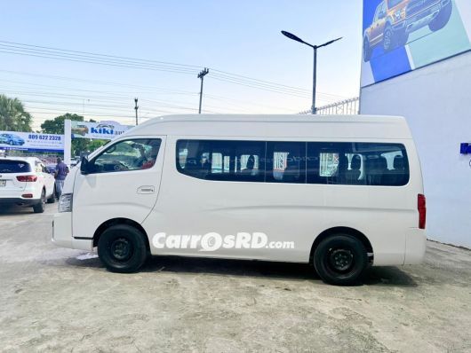 Nissan URVAN Autobus en venta