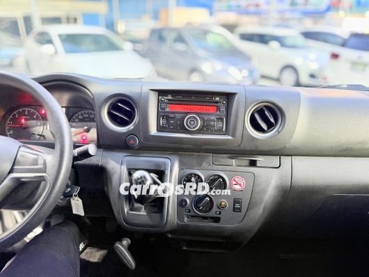 Nissan URVAN Autobus en venta