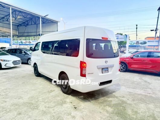 Nissan URVAN Autobus en venta