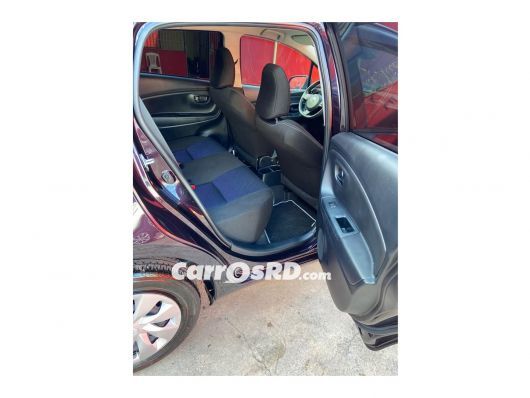 Toyota Vitz Carros en venta