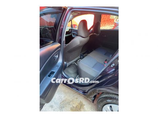 Toyota Vitz Carros en venta