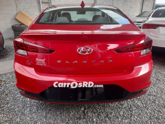 Hyundai Elantra Carros en venta