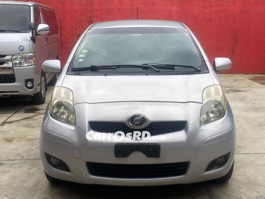 Toyota Vitz Carros en venta