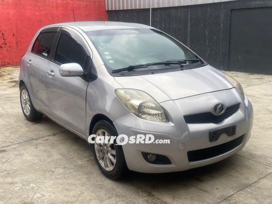 Toyota Vitz Carros en venta