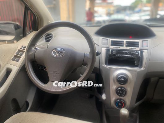 Toyota Vitz Carros en venta