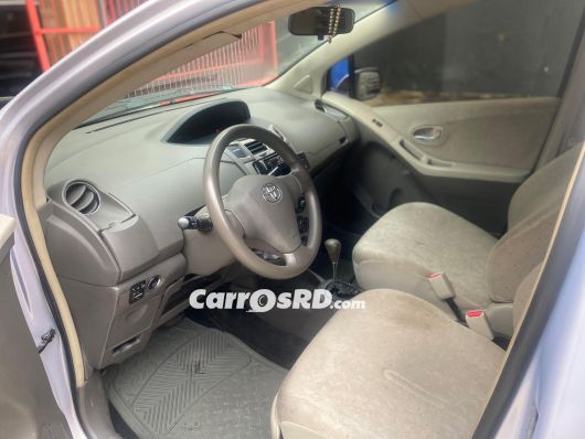Toyota Vitz Carros en venta
