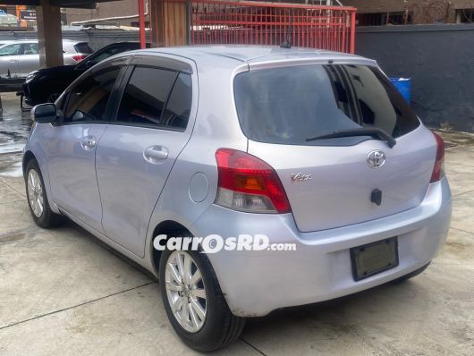Toyota Vitz Carros en venta