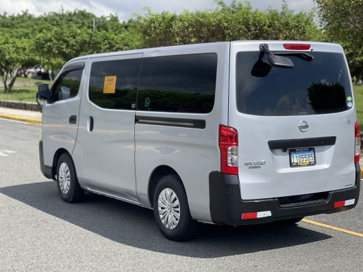 Nissan NV 350