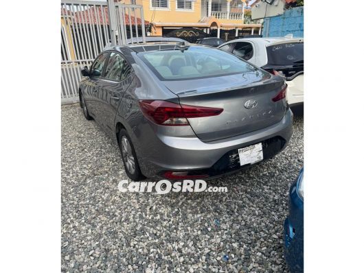 Hyundai Elantra Carros en venta