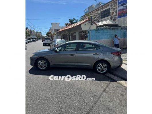 Hyundai Elantra Carros en venta