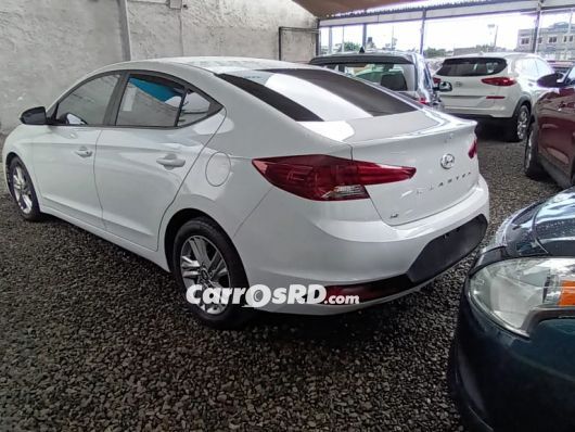 Hyundai Elantra Carros en venta
