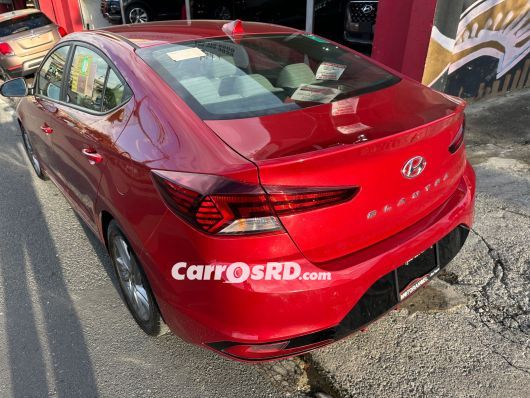 Hyundai Elantra Carros en venta