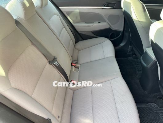 Hyundai Elantra Carros en venta