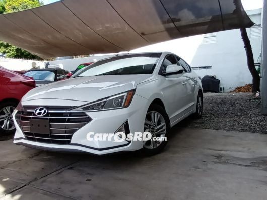 Hyundai Elantra Carros en venta