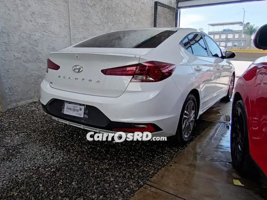 Hyundai Elantra Carros en venta
