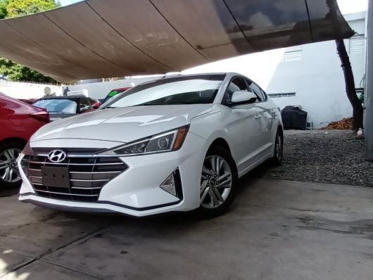 Hyundai Elantra SEL en venta