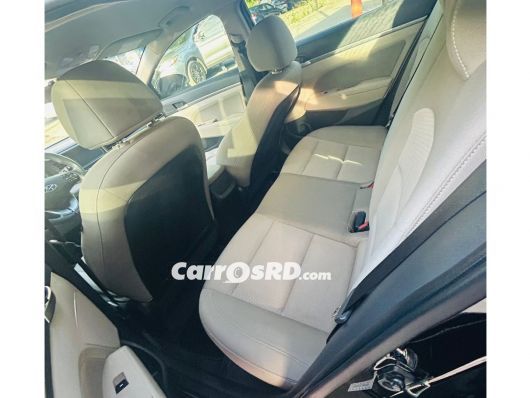 Hyundai Elantra Carros en venta